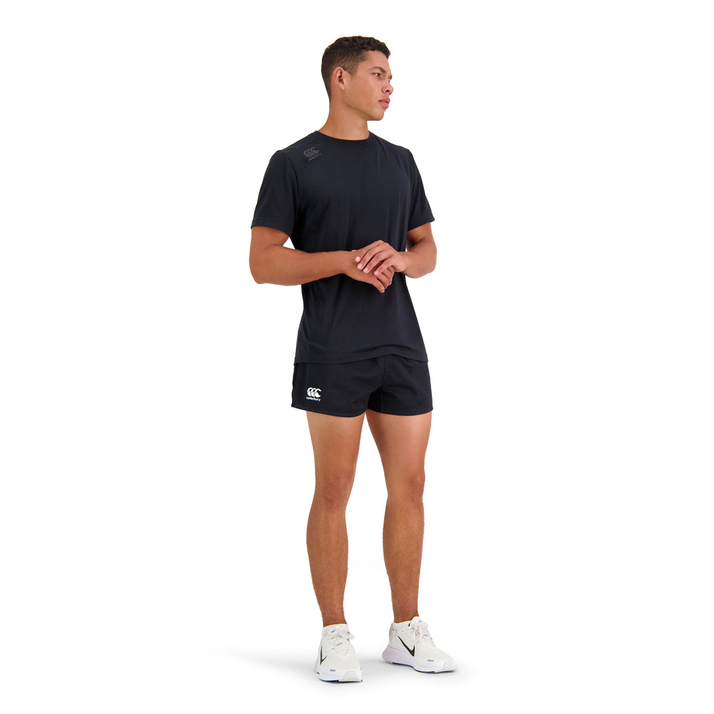 
                  
                    Full body photo of a man wearing rugby shorts with pockets
                  
                